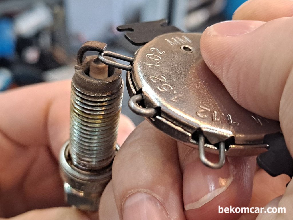 혼다 어코드 9세대 점화플러그 갭 측정 1.02mm|bekomcar.com