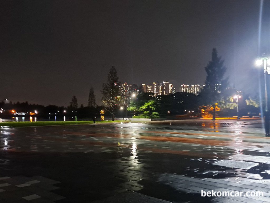 Ilsan Lake Park on a rainy day, I hope Summer stays longer|bekomcar.com