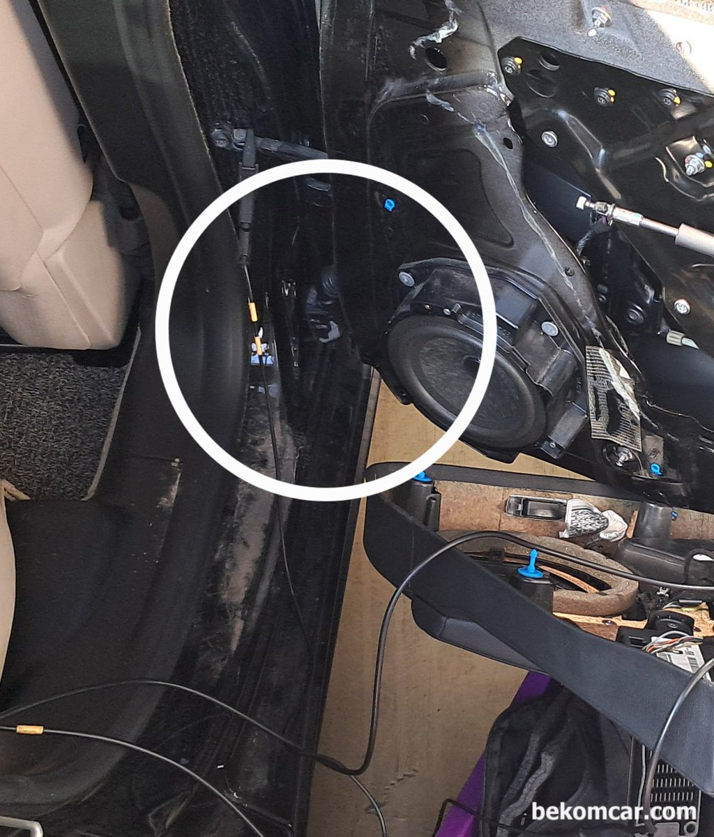 마세라티 기블리 도어모듈 고장으로 창문작동이 되지 않습니다. 어디가 고장일까요?|ベコムカー (bekomcar)