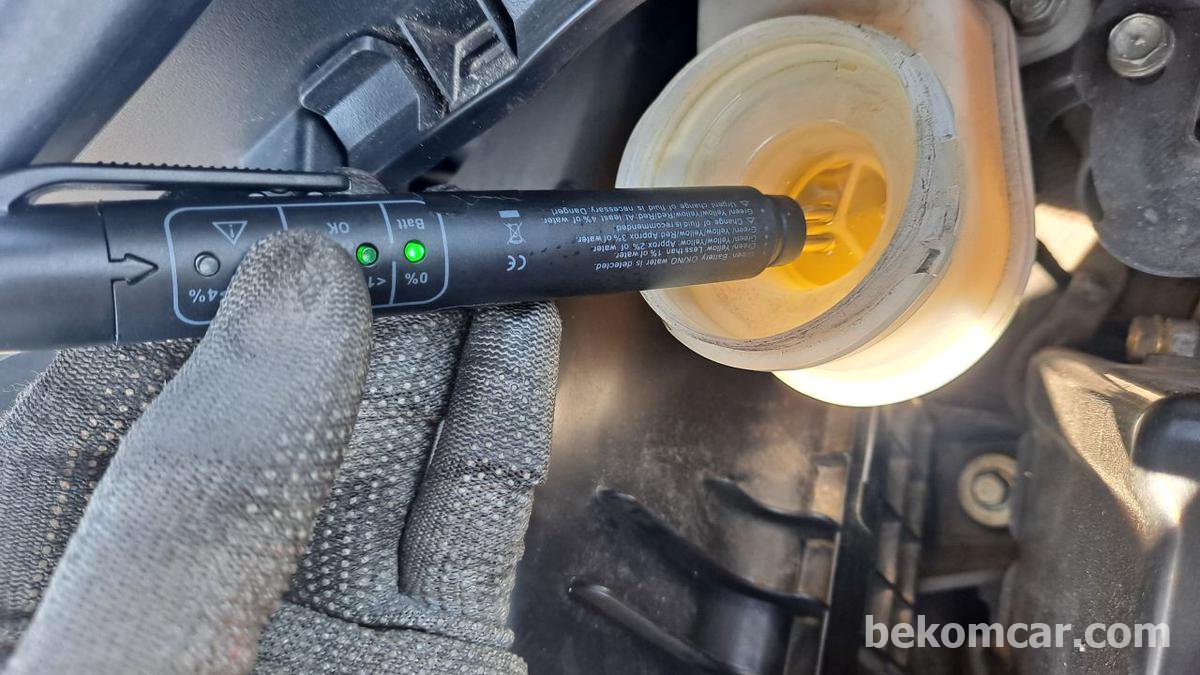 Brake fluid tester diagnostics