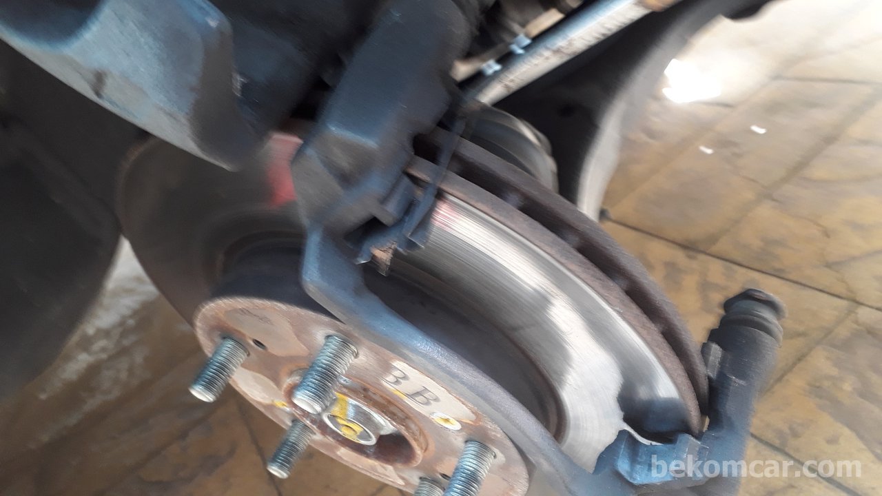 ブレーキパッドとローターの交換 ベコムカー Bekomcar