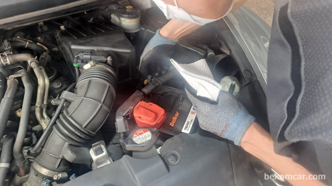 Brake fluid and transmission fluid change|bekomcar.com