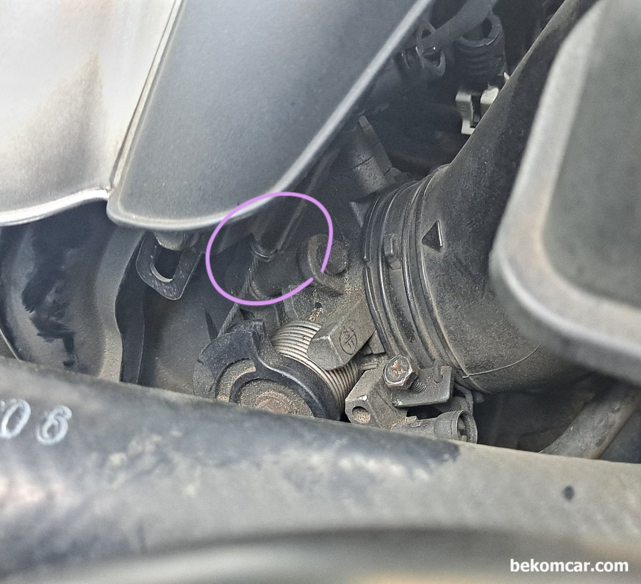 The car suddenly jumps to 2500 ~ 3000rpm at idle. What is going on?, None|bekomcar.com