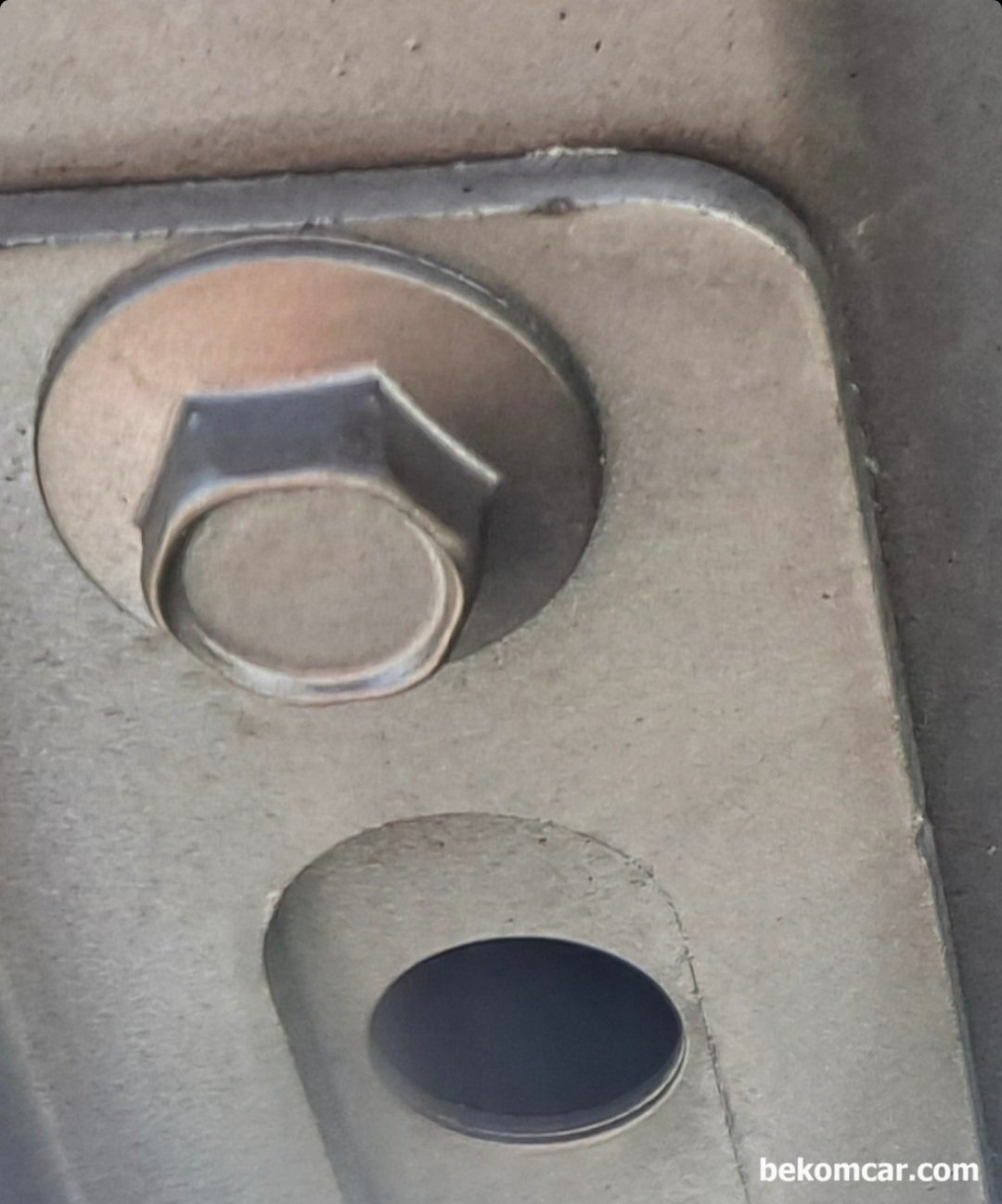 중고차 신차점검 본네트 연결볼트 탈거흔적 파악하기, None|bekomcar.com