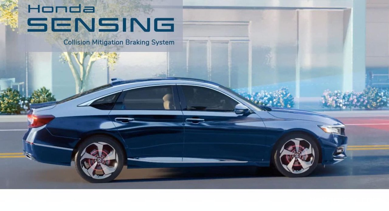 2019년 혼다 어코드, 비닐봉지보고 차가 급정지 했어요. 이유가 뭔가요?, Honda Collision Mitigation Braking System (CMBS)는 혼다의 충동방지브레이크시스템 이다. 이 기능은 컴퓨터가 판단하기에 전방충돌 위험이 있으면 운전자의 의지와는 무관하게 차량컴퓨터가 브레이크를 하는 전장시스템이다.  Credit, 사진출처 https://www.verneidehondasiouxcity.com/honda-collision-mitigation-braking-system-cmbs/|베콤카 중고차구매진단