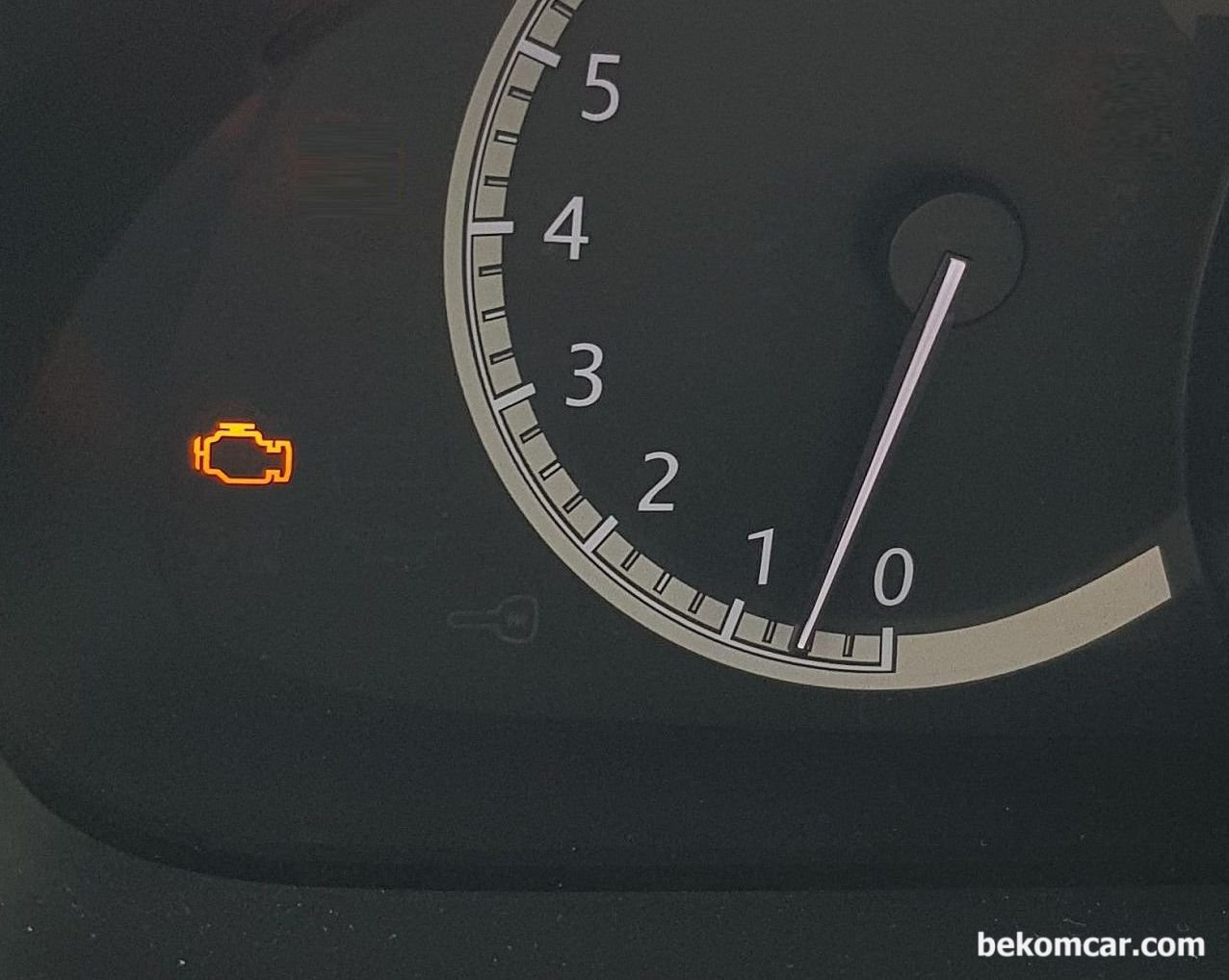자동차 온라인커뮤니티의 단골질문 'CEL, 엔진경고등' 에 대하여 생각해본다, 가장 흔한 자동차 경고등중 하나인 Check Engine Light (CEL) 엔진경고등 표시이다.|ベコムカー (bekomcar)