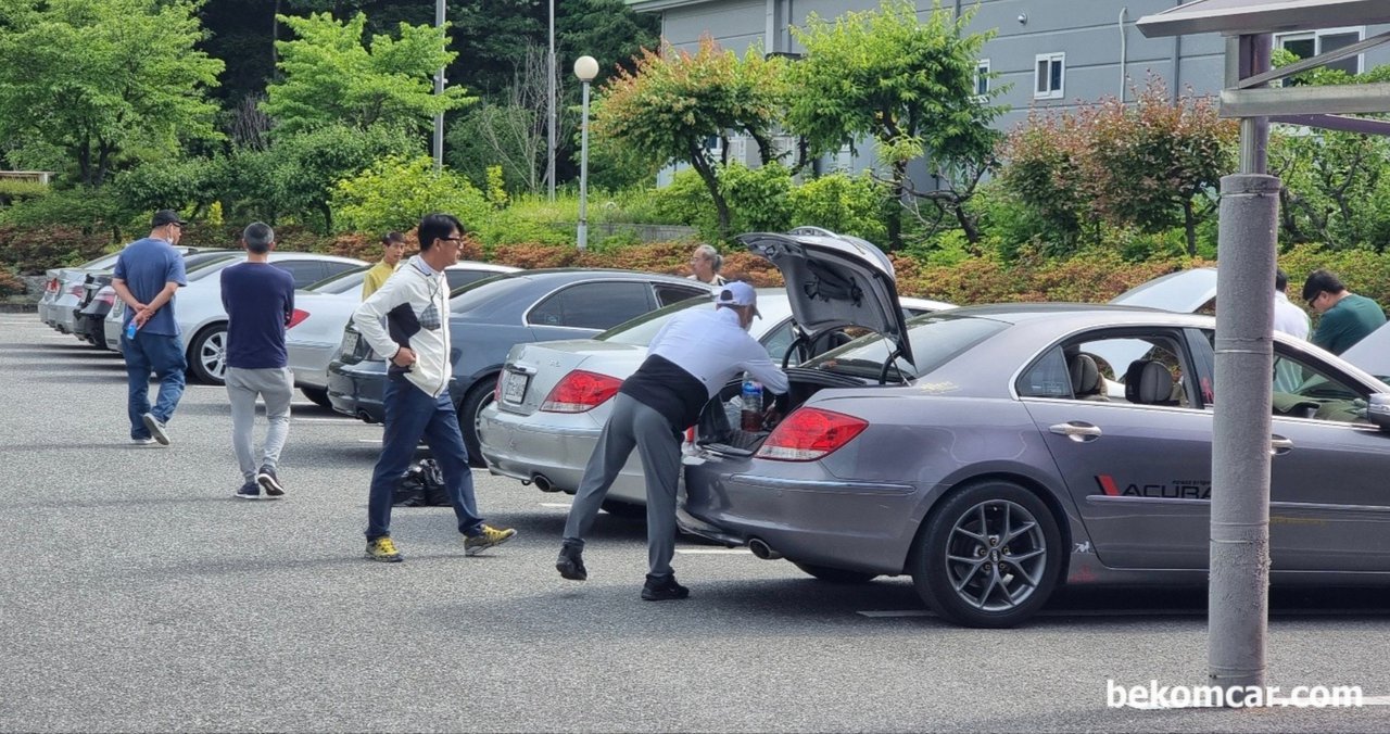 혼다클럽 대전 정모, 서로 차량점검에 바쁘다, 역시 혼다클럽의 대표차량잌 레전드가 가장 많다. 파일럿 과 시빅이도 보인다|베콤카 중고차구매진단