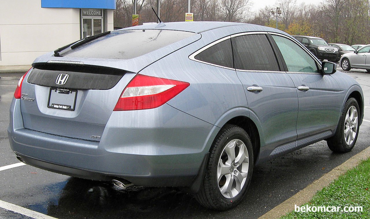 혼다 크로스투어 SUV COUPE, 혼다 크로스투어 SUV COUPE.  Photo Copyright & Credit:  https://en.m.wikipedia.org/wiki/Honda_Crosstour|ベコムカー (bekomcar)