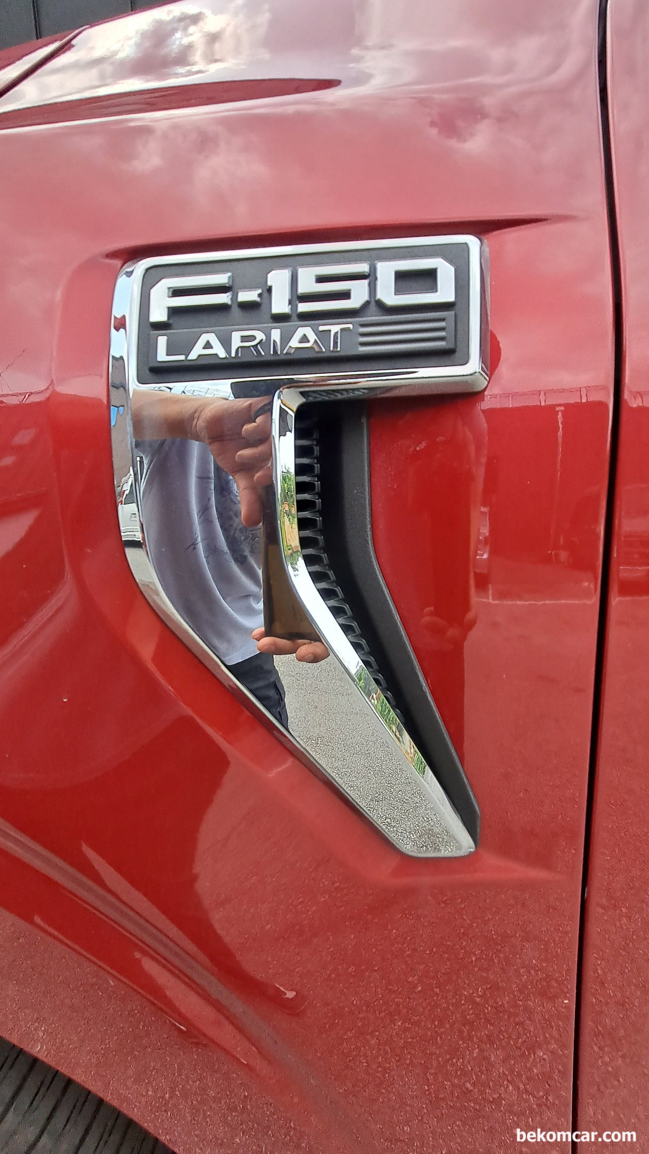 Ford F150 Lariat 2021 PowerBoost V6 엔진 트럭엔진룸, 미국 포드사의 F-150 파워부스트 V6엔진 하이브리드 트럭 Lariat 마크가 인상적이다.|베콤카 중고차구매진단