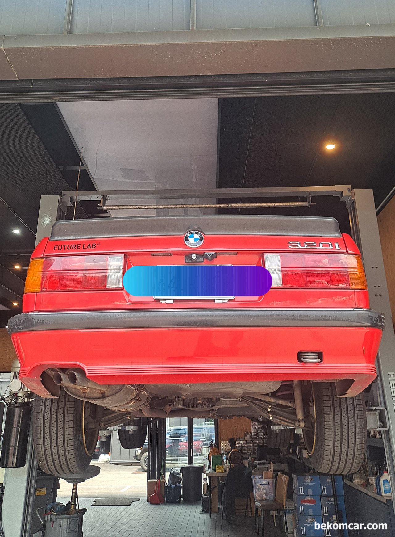 BMW E46 디퍼오일 필플러그와 드레인플러그 위치가 어디에 있나요? 자가 교환할려고 합니다 ?, BMW E46 디퍼오일 교환을 위한 준비작업이다. 디퍼렌셜의 아래쪽 이 디퍼오일 드레인플러그이다.|贝科姆汽车 (bekomcar)