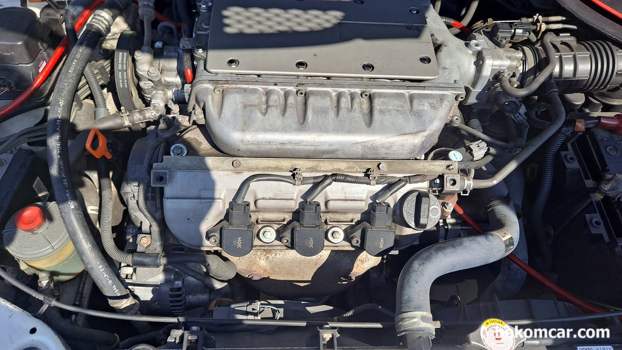 2000년 아큐라 TL 3.2 SOHC V6 엔진룸, 아큐라 TL 3.2 SOHC V6 엔진룸. 혼다의 대표적 J엔진을탑재하고 있다.|베콤카 (bekomcar.com)