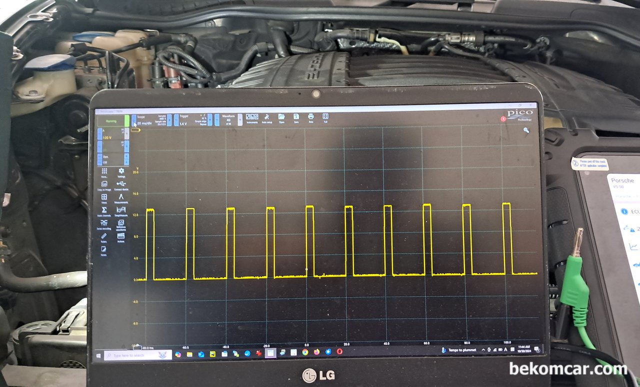 포르쉐 카이엔 라디에이터 팬모터 PWM제어파형, ECM제어상태 및 파워 그라운드 점검, 중고차등 고장증상이 있는경우 차량에 따라서는 스코프로 PWM 파형을 점검해봐야 한다. PWM 파형은 포르쉐 카이엔의 라디에이터 팬모터 제어파형이다. 제어상태에 따라서 파형의 폭이 달라진다. 연료펌프, 시동모터, 블로우어모터등 DC 모터는 스코프로 전류와 전압을 측정하여 진단하는 방법도 좋다.|ベコムカー (bekomcar)
