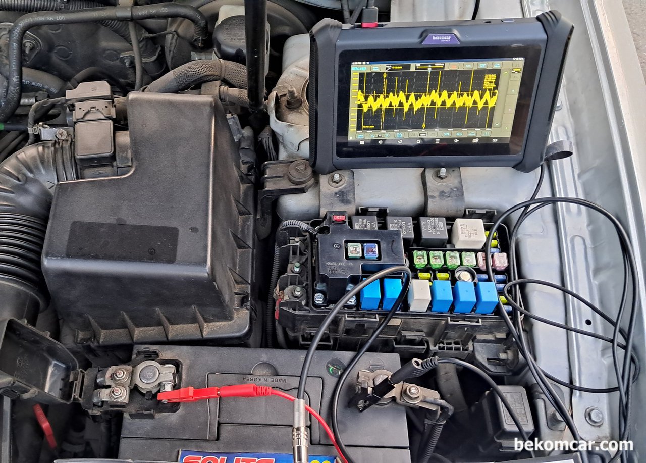 현대자동차 LF쏘나타, 차량정밀진단 & 정비성 절대강자, 가장 정확한 원시데이터 전기신호 기반 파형과 데이터분석에 의한 진단이 가장정확한것은 분명하다. NF쏘나타 차량에서 오실로스코프를 이용하여 전기신호 파형을 측정하고 있다. 알터네이터 리플전압 측정으로 알터네이터내부의 교류를 직류로 바꾸어주는 다이오드가 6개 있는데, 다이오드 고장상태를 진단하고 있다. 알터네이터 분해없이 파형분석으로 다이오드 고장 진단이 가능하다.|ベコムカー (bekomcar)