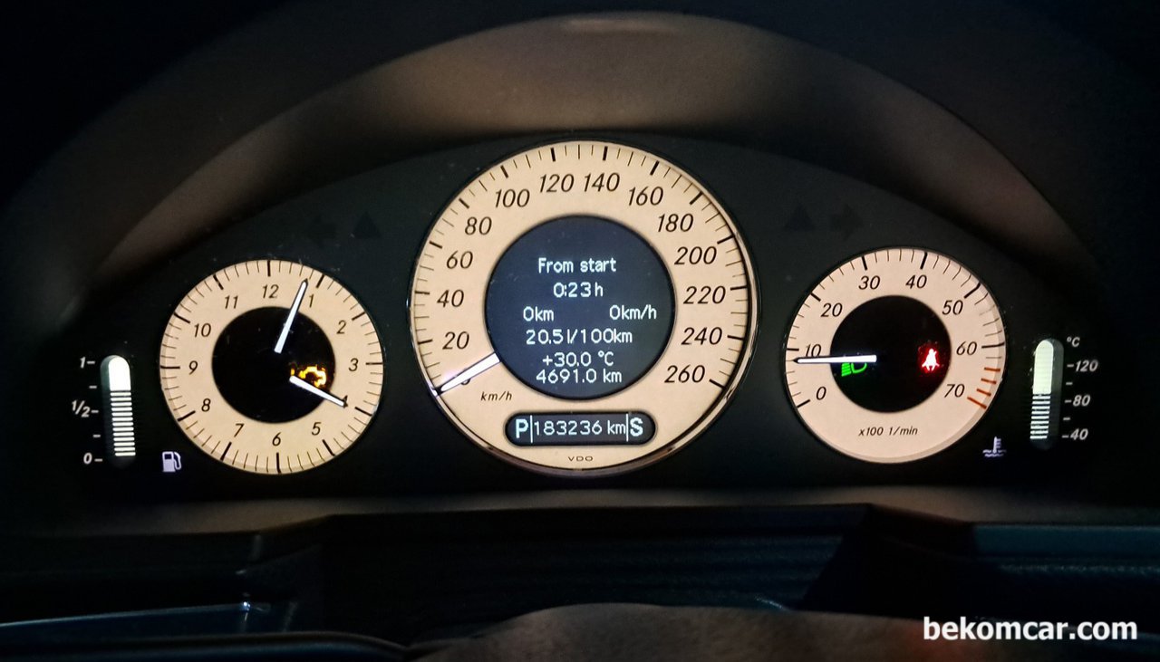 W211 E200K, P0172 진단. 정비 후 연비 5km/L 에서 14km/L 까지 개선, W211 E200K 애칭이 '민선생' 이다. 항상 재밋게 안운하기를 바라면서 E200K P0171 진단 정비 기록으로 남긴다. 계기판 기준 100km 주행에 약 20.5L, 한국식으로 하면 100km/20.5L = 4.9km/L 정도이다. E200K 장거리 운행시 13km/L 정도는 되어야 한다. P0172 농후때문에 연비가 바닥이 된것이다.|베콤카 차량정밀진단