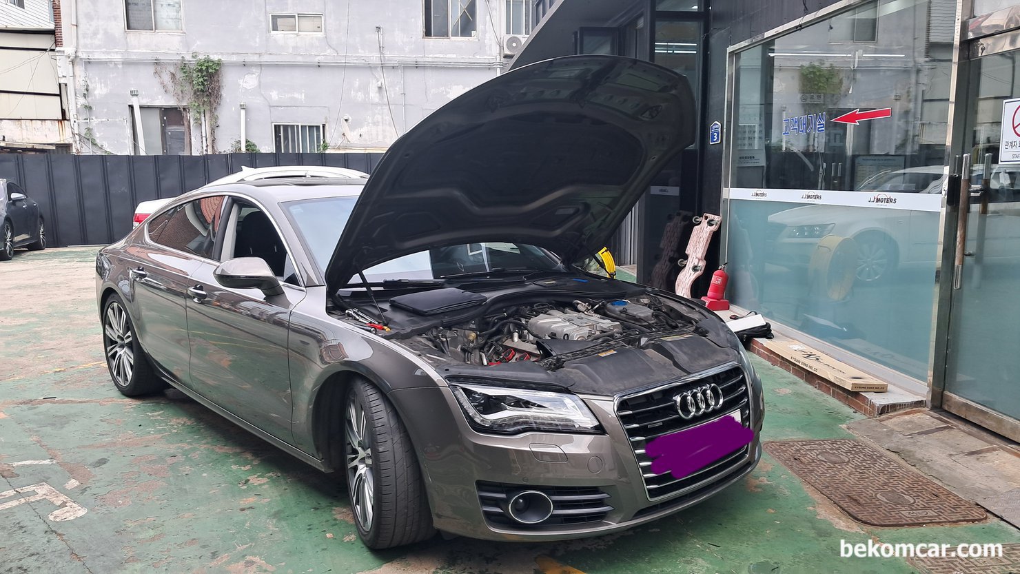 아우디 2012년 A7 3.0t 뱅크1 캠새프트 타이밍 진각상태 'P052A' 육안점검, 아우디 2012년 A7 3.0t TFSI 고장코드중에서 뱅크1 캠새프트 타이밍 진각상태 'P052A00' 육안점검 기록이다. 실린더압축압력 파형 및 분석기록은 https://bekomcar.com/ko/photo/gzn030g23/ 에서 확인가능하다.|بيكومكار  (bekomcar)