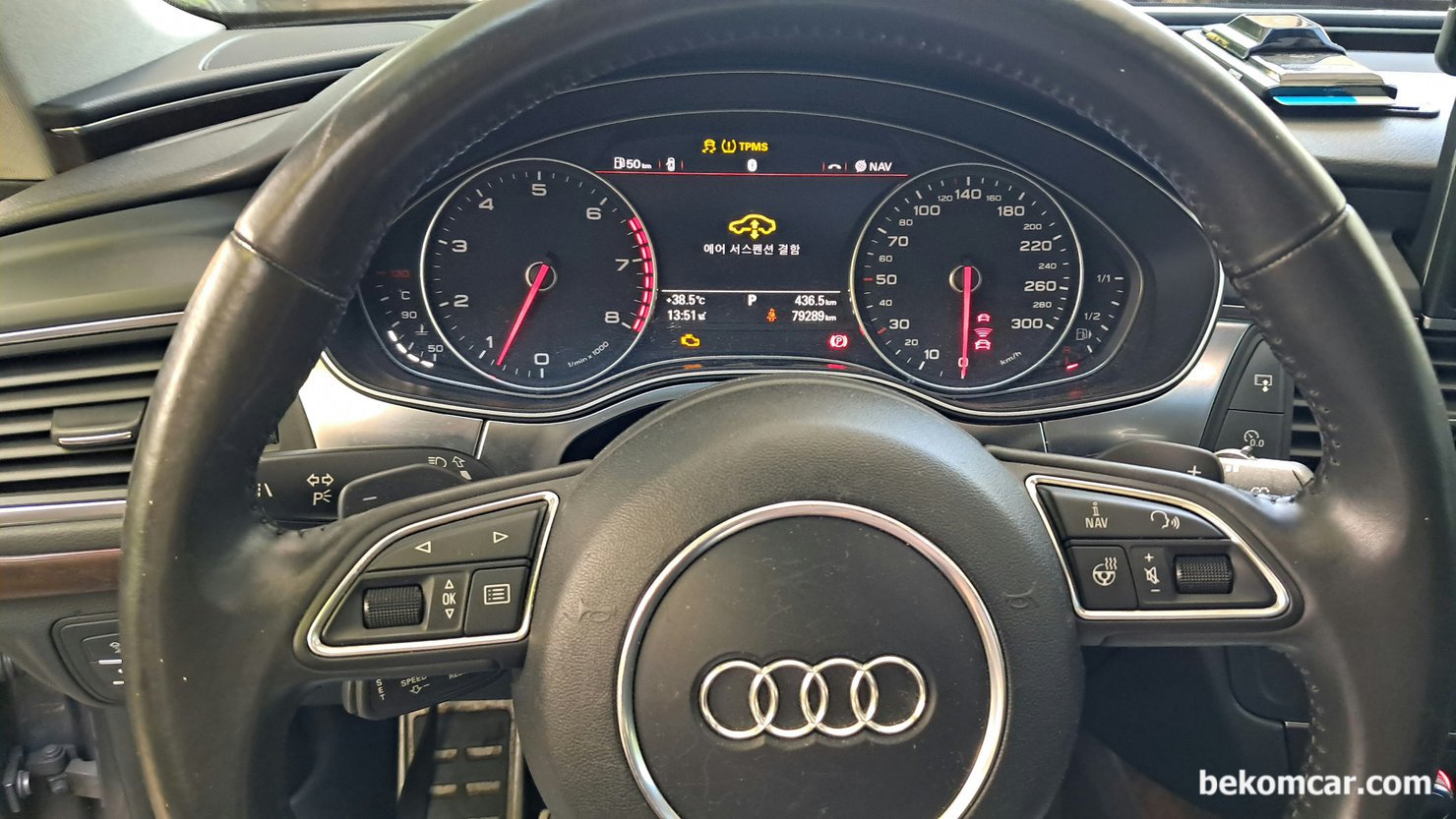 아우디 A7 콰트로 3.0T TFSI, 캔 통신 고장 진단 정에서 배울점, 캔 통신 고장 진단 정비시 참고사항, 아우디 A7 콰트로 3.0T TFSI 사례, "계기판 먹통,방향지시등,와이퍼,비상등,에어컨등등 도저히 운행할수 없을 정도" 증상이며, 휴즈 와 터미널 핀 접촉이 원인으로 판단된 사례이다. 약 2주정도 모니터링후 A7 은 증상없이 정상 운행중 이라고 한다.|بيكومكار (bekomcar)