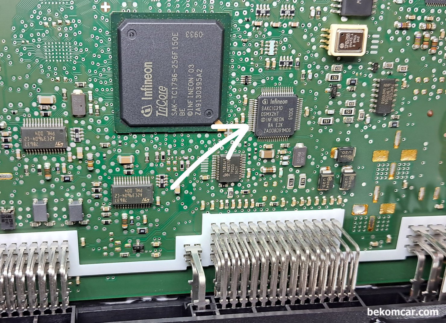 BMW F10 ECU 등 고속 캔 통신 클래스 'D' FlexRay 통신제어 칩, BMW F10 DME.  SAK-CIC310 OSMX2HT, FlexRay Communication Controller 칩이다. CAN BUS CLASS D 에 속하는 고속통신 프로토콜 이다.|贝科姆汽车 (bekomcar)