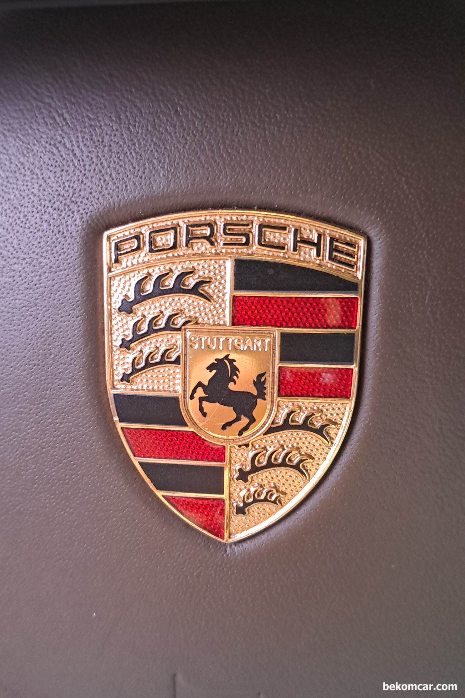 포르쉐 (Porsche) 밸브오버랩 관리 시스템인 VarioCam 자료 정리하면서 느낀점, 포르쉐 (Porsche) 밸브오버랩 관리 시스템인 VarioCam 은 크게 2 단계로 진화되어 카이엔 V8등에는 VarioCam Plus 기술로, 단순히 밸브오버랩 조정을 넘어서 정교한 공기량 조정까지를 할 수 있다. 아이들시에는 매연도 줄이고 연비도 높이지만 부하가 걸리면 밸브오버랩 영역을 크게하여 출력을 조절한다.|贝科姆汽车 (bekomcar)