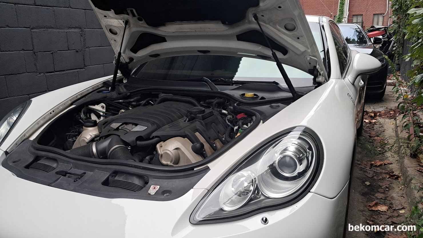 2010 포르쉐 파나메라 4.8L V8 P0016 관련 밸브리프트 파형 측정기록, 2010 포르쉐 파나메라 4.8L V8 밸브리프트 파형측정기록 이다. P0016 등 캠새프트 타이밍등 고장코드 있는경우 포르쉐 V8 4.8L 엔진중 VarioCAM Plus 가 있는경우 꼭 밸브리프트 작동여부를 점검해본다.|베콤카 차량정밀진단