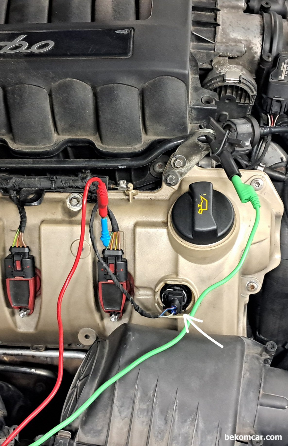 오일 컨트롤 솔레노이드 밸브 OCV 사진자료, 카이엔 4.8L V8 터보엔진, 오일 컨트롤 솔레노이드 밸브 OCV 사진자료, 카이엔 4.8L V8 터보엔진 이다. 파워 와 제어 선 2개로 구성되어 있다. 교육용 자료로 남긴다.|베콤카 차량정밀진단