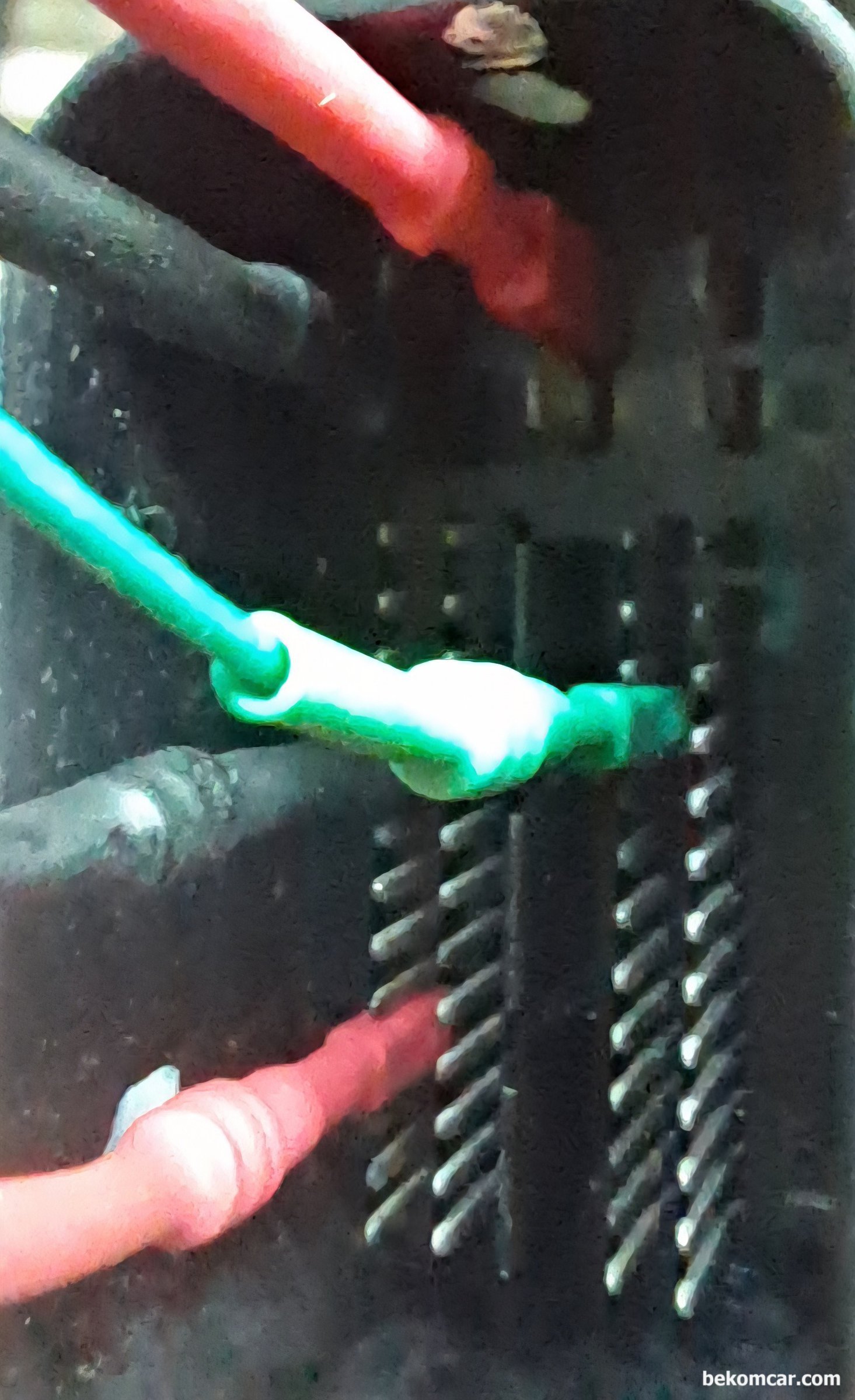 ECM, 캔 통신, 각종 전기적 고장 등 진단시 필요한 하네스, 실제 ECM에 제작한 하네스를 연결 해 본다. 사실 같은 ECM에서 나온 하네스 이기 때문에 100% 맞다. ECM 고장 진단시 가장 기본은 전원 접지 및 시스널 신호 여부 와 5VRef등 확인 하는데 매우 편리하다.|베콤카 차량정밀진단