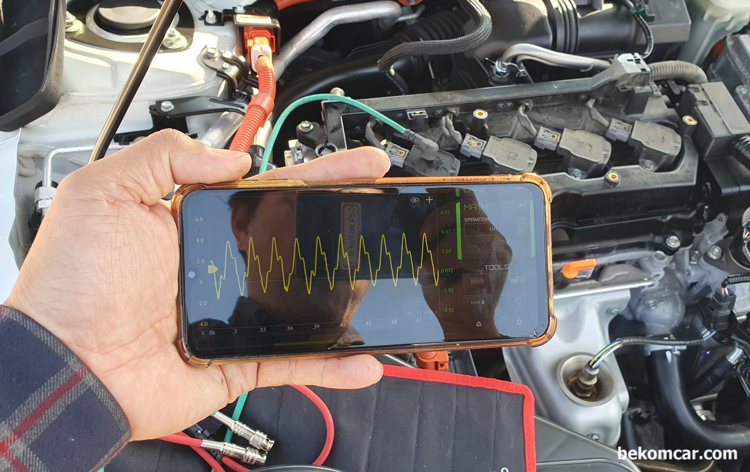 2017년 혼다 어코드 하이브리드 중고차구입전 점검기록 (실화 상태), 베콤카는 중고차 구매전에 엔진실화등 진단을 위하여 배기펄스 파형분석을 활용한다. 2017년 혼다 어코드 하이브리드 중고차구입전 엔진상태를 확인한다. 배기펄스 상태가 4개 실린더 모두 다 정상으로 측정된다.|贝科姆汽车 (bekomcar)