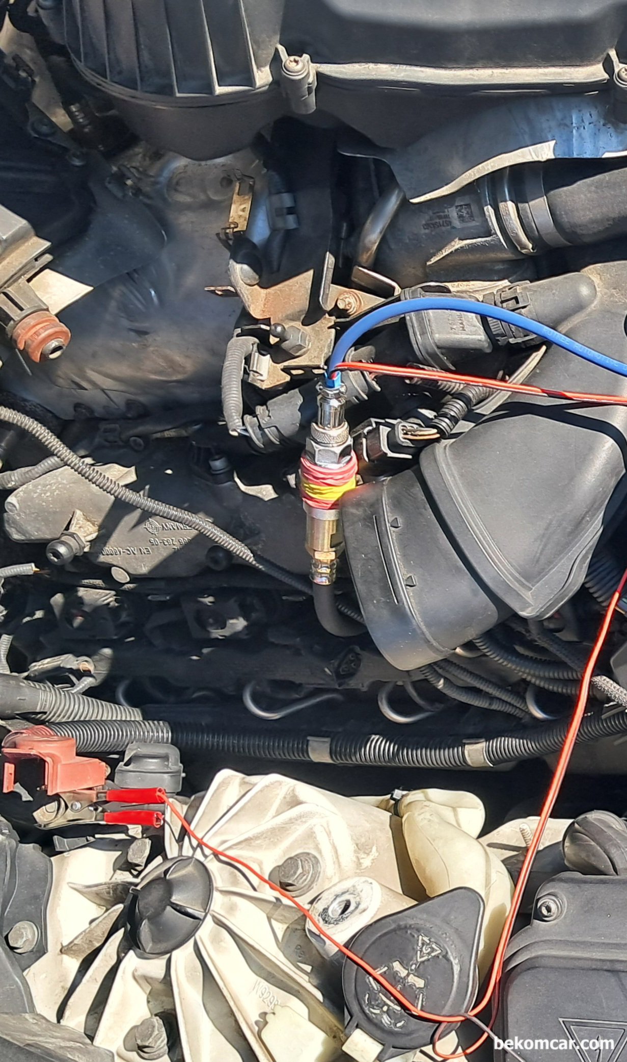 엔진진단시 참고할 실린더압력센서 파형, BMW 550i XDrive V8 사례, BMW 550i XDrive V8 엔진기계적 고장 진단에 사용하는 PS16 압축압력센서 (rotkee.com) 과 HS512Max 스코프 (martinloren.com)이다. PS16 과 HS512Max는 베콤카에서 국내 수입.유통 대리점을 하고 있다. 경쟁사에 비하여 성능이나 기능면에서 매우 높은 만족도를 주고 있으며, 정비사의 필수 측정장비 로 교육과 함께 수입하여 판매하고 있다.|بيكومكار  (bekomcar)