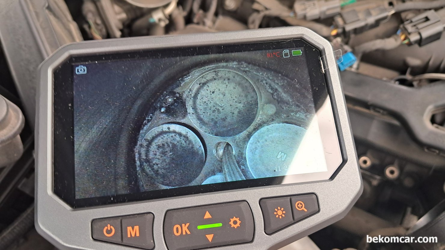 2017 현대 제네시스 G80 실린더 내시경검사 기록, 2017 현대 제네시스 G80 실린더 내시경검사 기록이다. 비교적 실린더 내부의 카본이 적은 편이다. 하지만 인젝터 분사구멍 부부에는 상대적으로 카본이 많이 쌓여 있는것이 확인된다. 카본찌꺼기가 많아지면 출력저하 에 실화발생등 온갓 부작용이 발생하게 된다.|بيكومكار  (bekomcar)