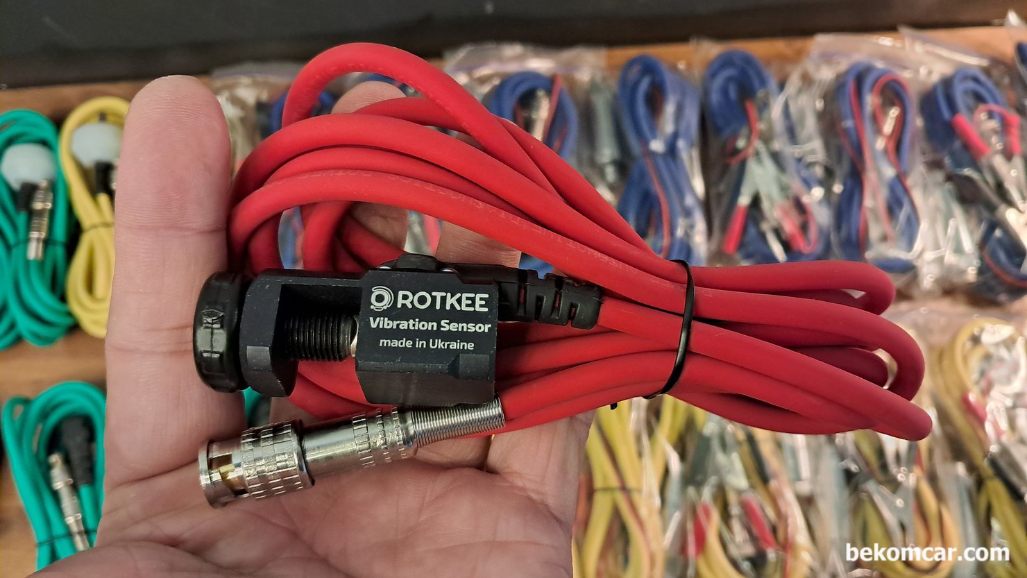 ROTKEE의 실린더압축압력센서, 진동센서, 펄스센서등 수입통관후 배송시작, ROTKEE 의 국내 대리점으로 이번에 2차 수입통관한 진동센서 이다. 이 진동센서는 인젝터 작동상태나 냉각수 및 기타 오일유 액체류 흐름의 맥동을 파형으로 분석하는 매우 정밀한 측정센서이다. 자동차 정비사의 필수품이다.|ベコムカー (bekomcar)