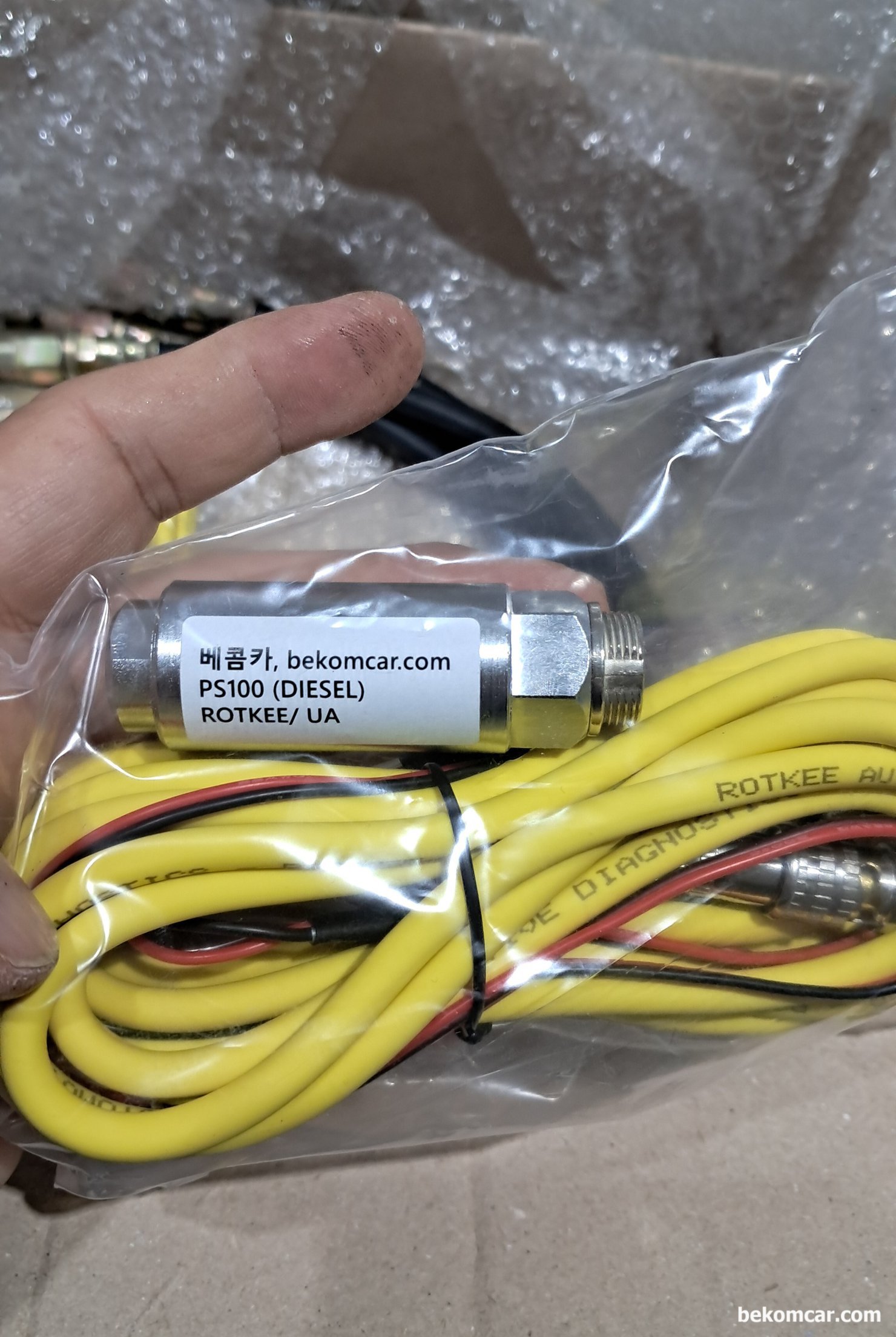 ROTKEE의 실린더압축압력센서, 진동센서, 펄스센서등 수입통관후 배송시작, ROTKEE 의 국내 대리점으로 이번에 2차 수입통관한 PS100 디젤엔진실린더 압축압력센서 이다. 압력차이 때문에 데이터의 신뢰도 향상을 위하여 디젤엔진과 휘발유 엔진의 압력센서가 드라다. PS100은 디젤엔진용 실린더압축압력 센서이다.|ベコムカー (bekomcar)