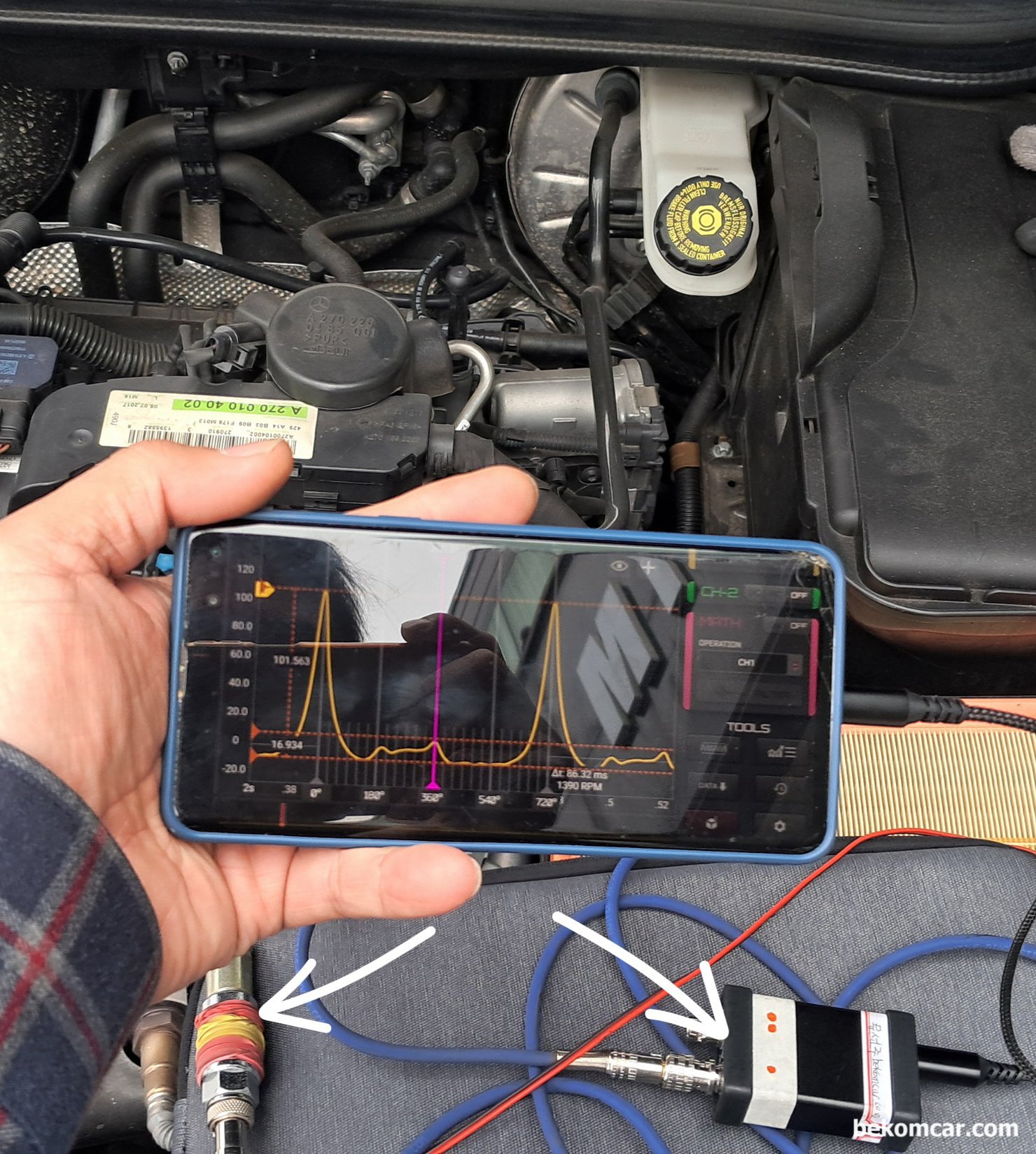 벤츠 A200 엔진고장 이라고 하는데 어떻게 알 수 있나요? 엔진 내리지 않고 파형분석으로 알 수 있다고 합니다., 베콤카에서 측정하는 차량은 벤츠 A200 차량이다. 엔진압축압력 센서를 사용하여 엔진을 내리지 않고도 자세한 엔진고장 부위 진단이 가능하다. 엔진압축압력센서는 ROKEE의 PS16 을 사용하고 오실로스코프는 Martin Loren이 개발한 HS512Max 와 HScope를 사용하고 있다. 휴대폰이나 태블리에서 사용이 가능하다.|贝科姆汽车 (bekomcar)