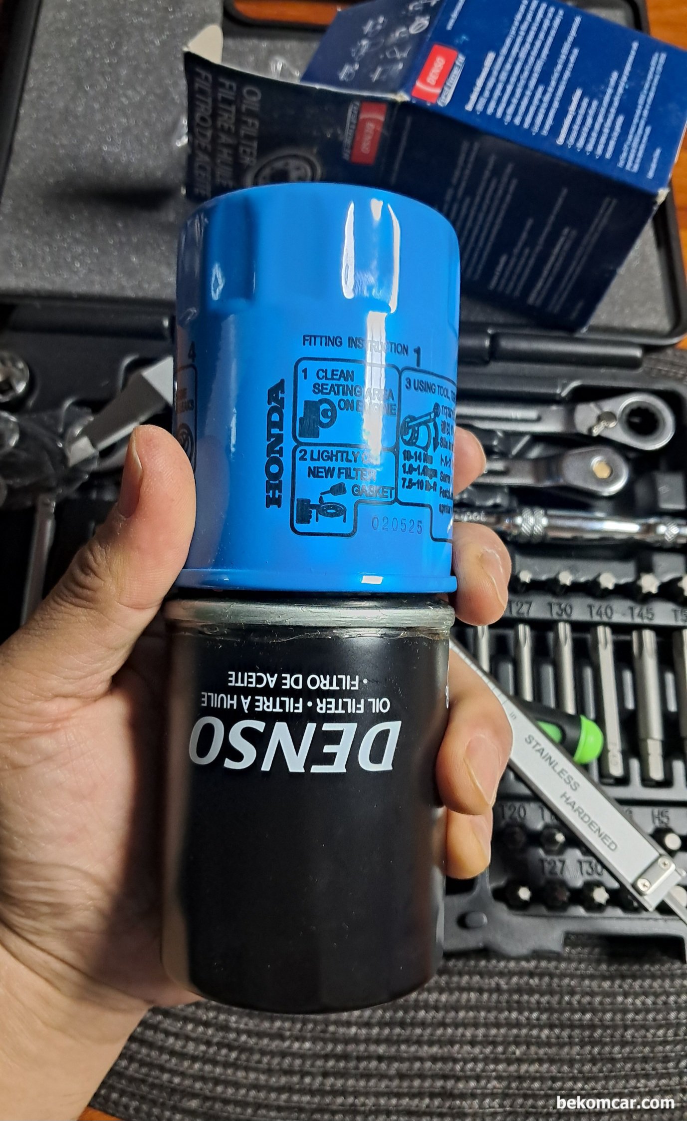 혼다자동차 및 렉서스 토요타 덴소 깡통 엔진오일 필터  비교자료, 혼다 및 덴소 깡통 엔진오일 필터 자료로 65mm 14각에 엔진오일 주입구 8개 및 스터드 크기 와 트레드 (확인하지 않았지만 육안점검으로 1.5처럼 보임) 동일하다. 무게도 측정하지 않았지만 느낌으로는 차이가 없다.|bekomcar.com