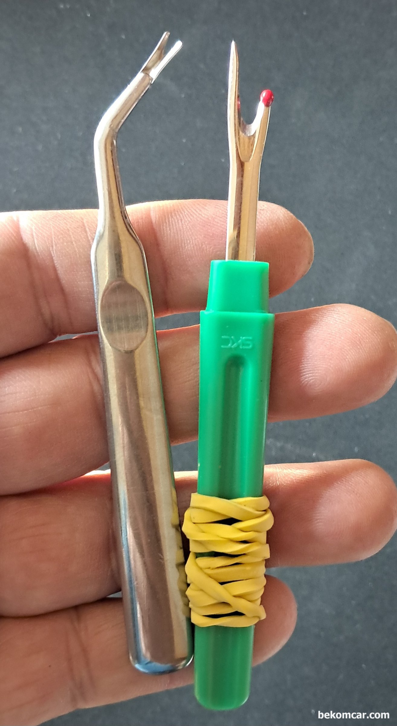 캔통신 실화 부조등 ECU 엔진컴퓨터 코넥터 핀 하네스 작업공구, 왼쪽 실뜨개는 좋아보여도 실제 사용하면 각도를 잘 맞추어야 커팅이 되고 안 쪽 보호캡이 없다. 비추이다. 오른쪽 뜨개 가 훨씬 좋다.|bekomcar.com