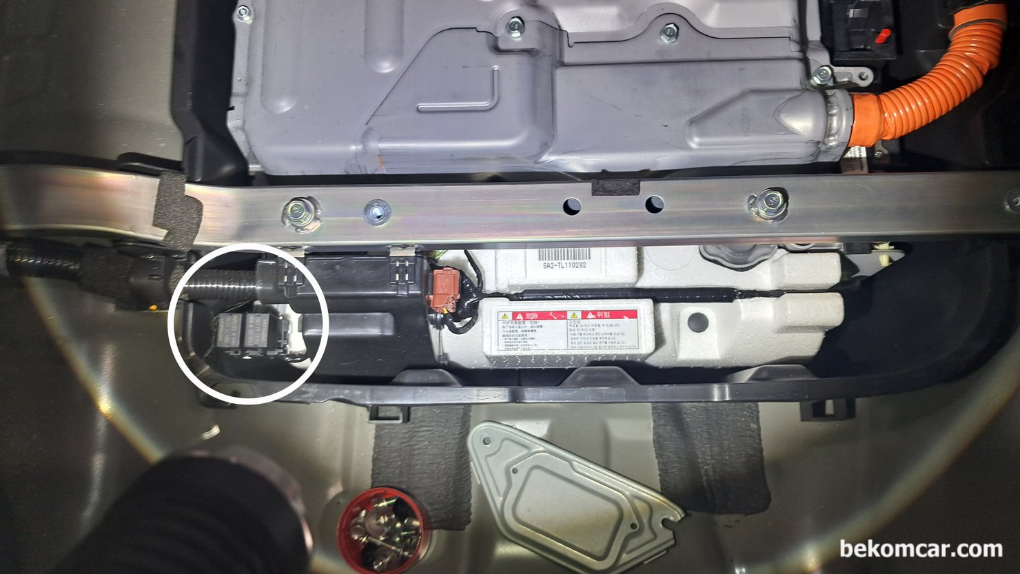 3상 브러시리스 모터 파형기록, 혼다 CRZ IMA IPU 팬모터, 혼다 CRZ IMA 팬모터 의 작동상태를 진단을 위하여 파형측정에 사용 될 수 있는 휴즈이다. 휴즈와 릴레이를 가장 먼저 확인하여야 한다. 그리고 IPU 팬모터 진단으로 넘어간다. IPU팬모터가 고장이 나면 12V배터리 충전이 되지않고 사실상 차량운행이 불가능하게 된다.|بيكومكار  (bekomcar)