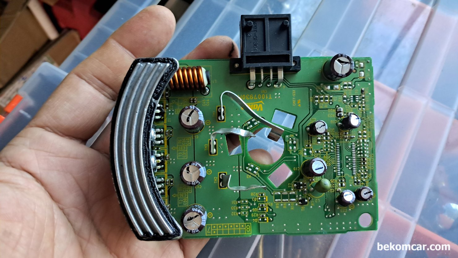 혼다 시빅 8세대 하이브리드 IMA IPU팬모터, P1634 충전불가 고장코드, 혼다 시빅 8세대 하이브리드 IMA IPU팬모터 모듈자료 이다. 12V 배터리가 충전되지 않는 현상으로  P1634 충전불가 고장코드 있는경우가 흔하게 발생한다.|ベコムカー (bekomcar)