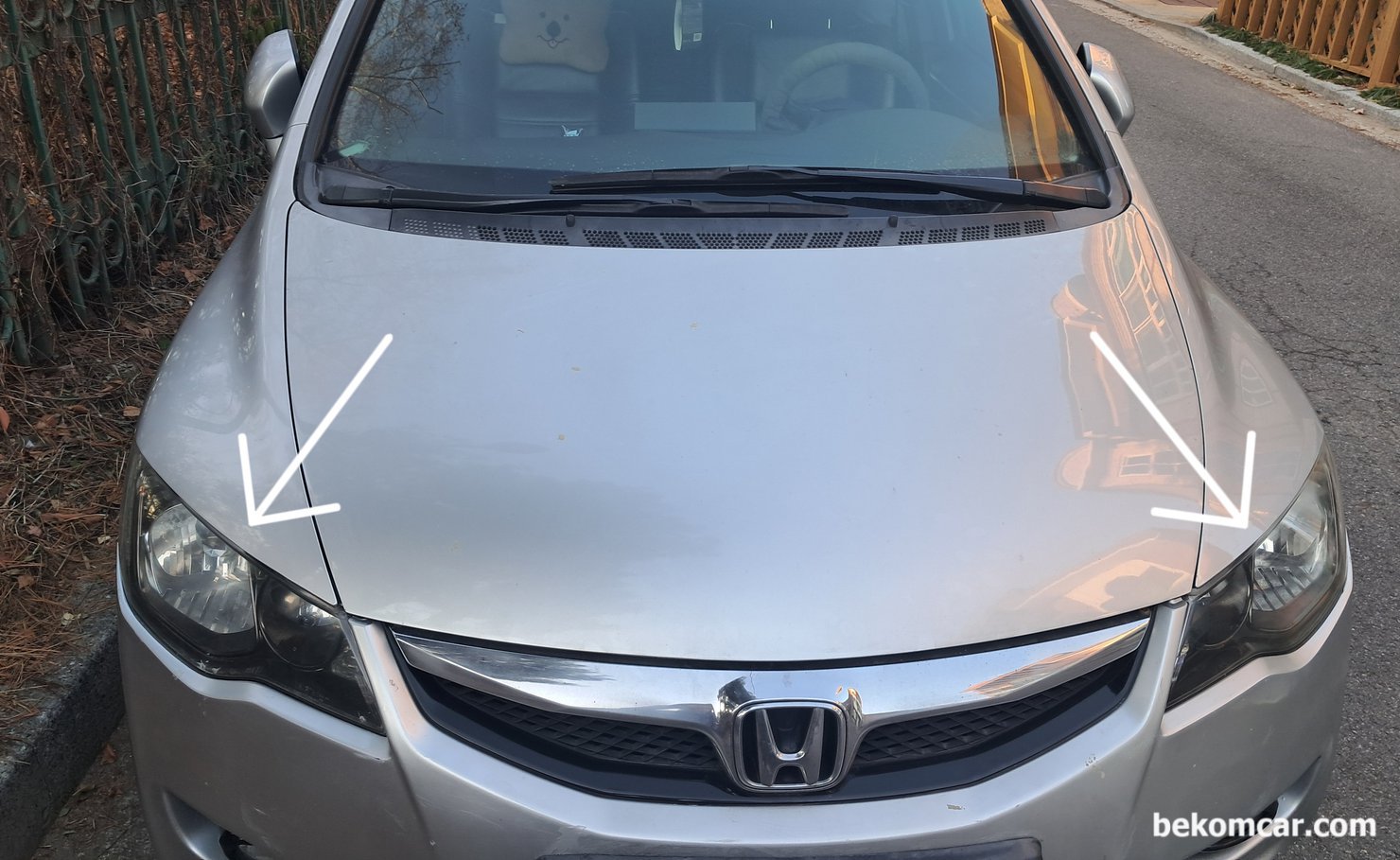 혼다 시빅 8세대 조수석 헤드라이트 복원 사례, 간단하게 혼다 시빅 8세대 1.8L헤드라이트 복원 작업후의 조수석 헤드라이트 상태이다. 100%는 아니어도 보기 싫지 않는 정도 (Presentable) 이다. 헤드라이트는 생각보다 비싼 부품이니, 보기 싫게 누리끼리 색이 변하면 복원 하는것도 하나의 방법이다.|베콤카 차량정밀진단