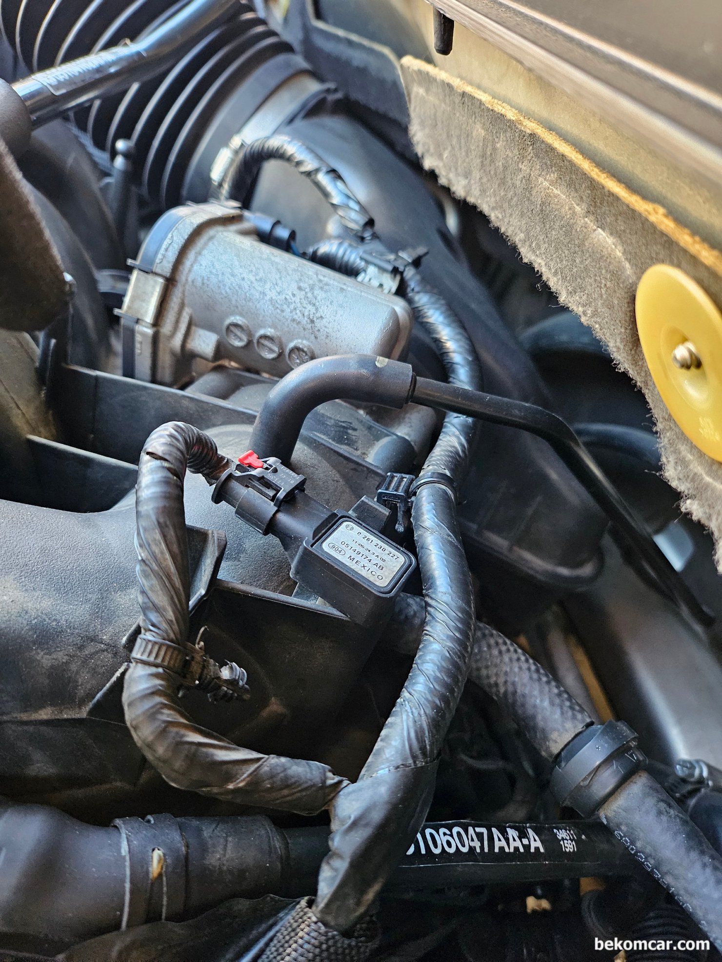 크라이슬러 2011 그랜드보이저 (RT), Town & Country Caravan, 크라이슬러 2011 그랜드보이저 (RT), Town & Country Caravan 의 MAP센서 부분이다. MAP센서는 차량의 출력을 결정하는 중요한 Input 값 센서이다. 모든 엔진 진단에 가장 기본이 되는 MAP센서 이다.|贝科姆汽车 (bekomcar)