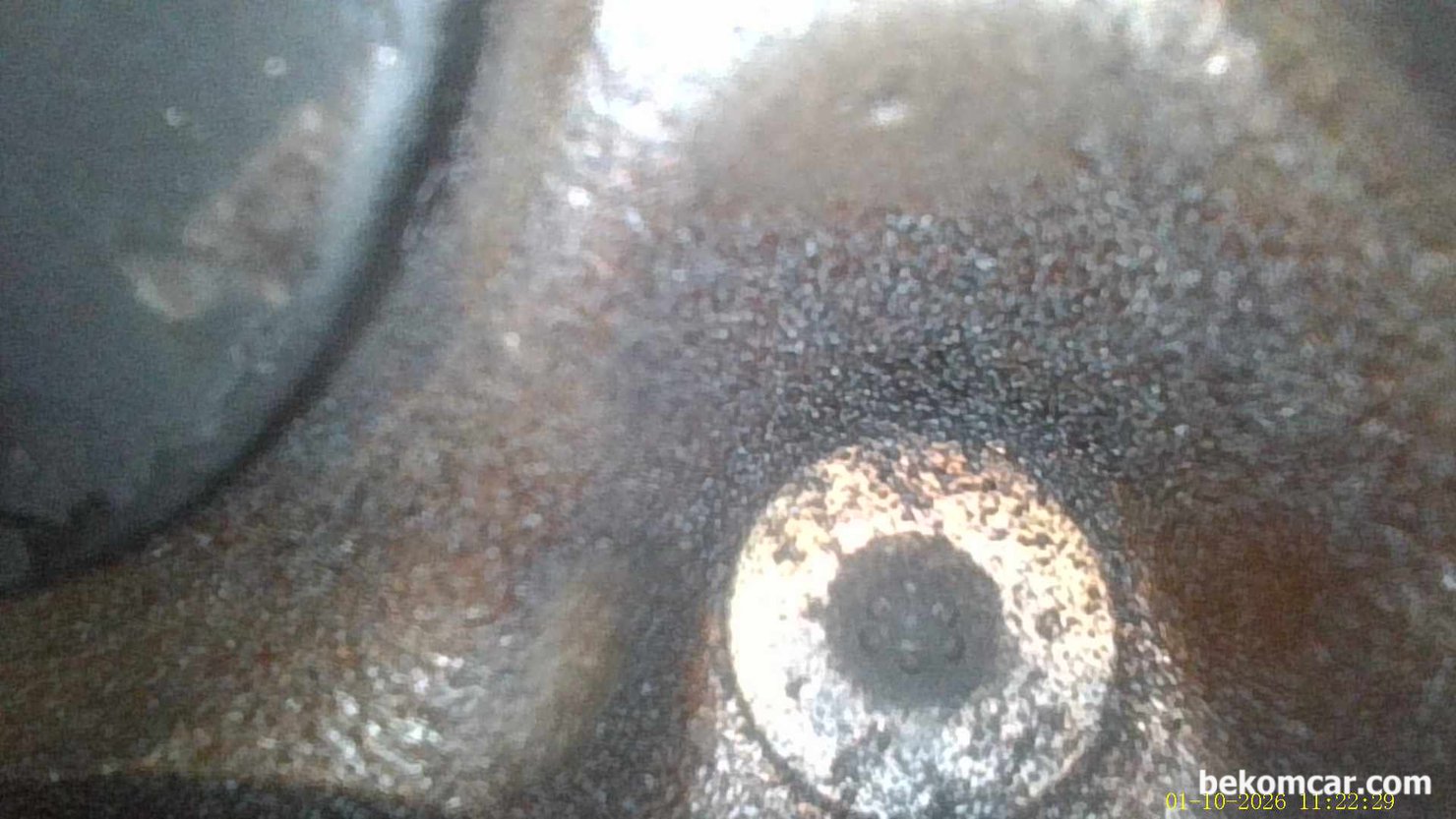 GDI 직분사 엔진 인젝터 분사 노즐 카본상태 기록, 현대자동차 아반떼 AD 2017년 약 10만키로 정도의 인젝터 분사노즐 카본상태로 6개의 인젝터 구멍이 보이는데 좀 막혀 있는것 같다.|ベコムカー (bekomcar)