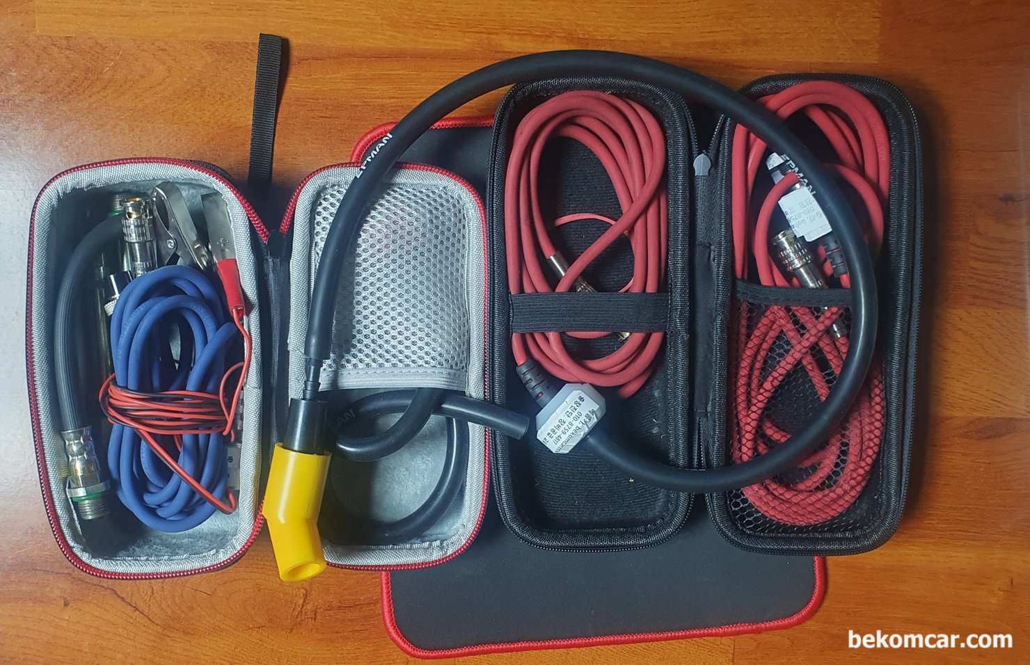 엔진 타이밍 등 정밀진단시 필요한 공구들 정리, 피에조 펄스센서, 바이브레이션 센서 및 실린더압축압력 센서 와 아답터 이다. 조그마한 케이스에 잘 보관되어 관리한다. 엔진 기계적인 고장 및 각종 고장코드 진단에 필수 인 측정 장비들이다.|ベコムカー (bekomcar)