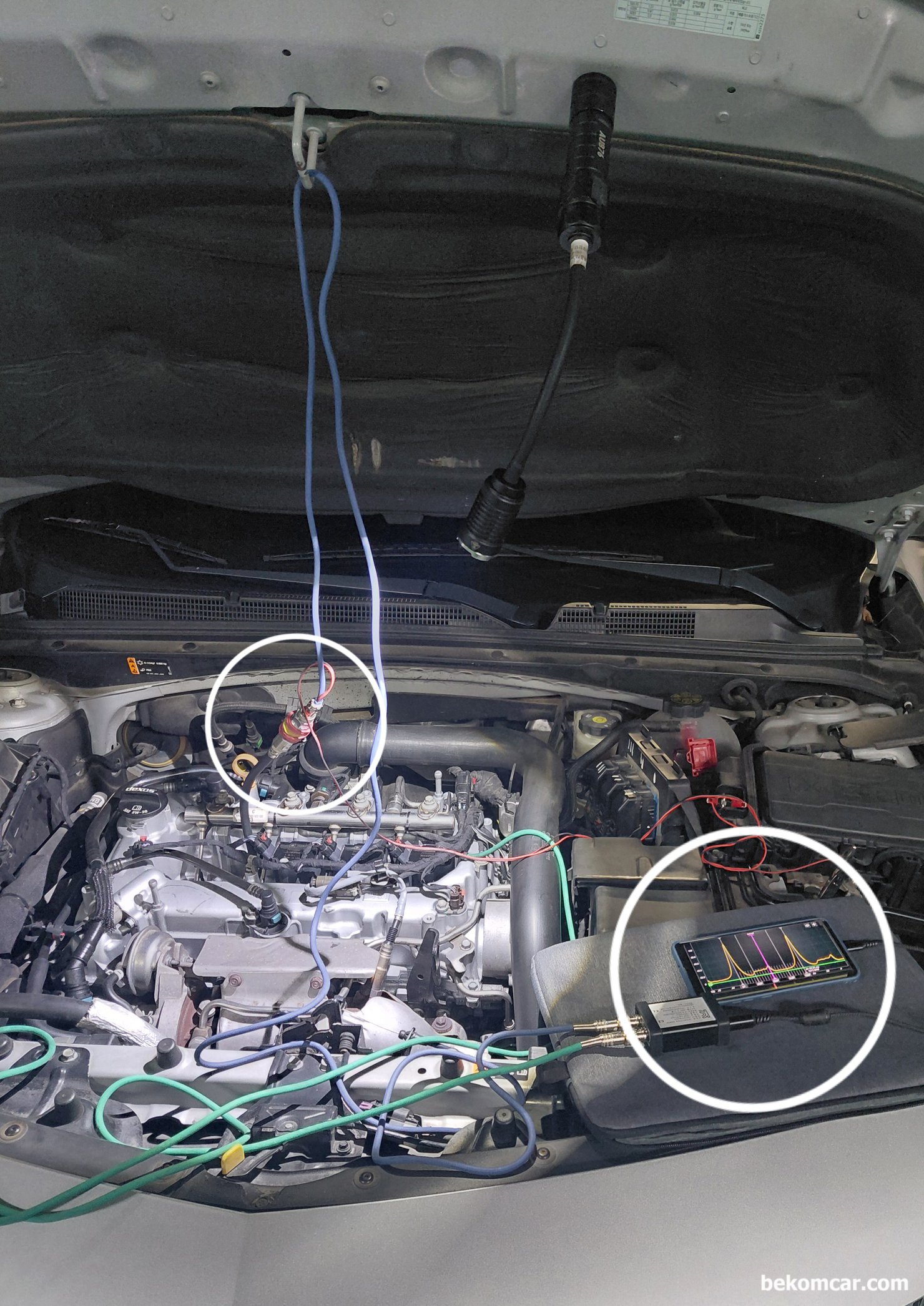 Chevy 1.5T Ecotec 엔진 실린더압축압력 파형특징, 베콤카에서 쉐비 올 뉴 말리부 1.5T 엔진에서 실린더압축압력파형을 측정하는 환경이다. Martin Loren이 개발한 자동차전용 오실로스코프 12Bit ADC HS512Max 와 ROTKEE의 PS16 실린더압축압력 센서를 사용하여 측정하였다. 프로그램은 안드로이드 휴대폰에 설치했다. 베콤카는 국내 대리점으로 HS512Max 오실로스코프와 PS16 등 압축압력센서를 정비사에게 수입 공급하고 있다.|bekomcar.com