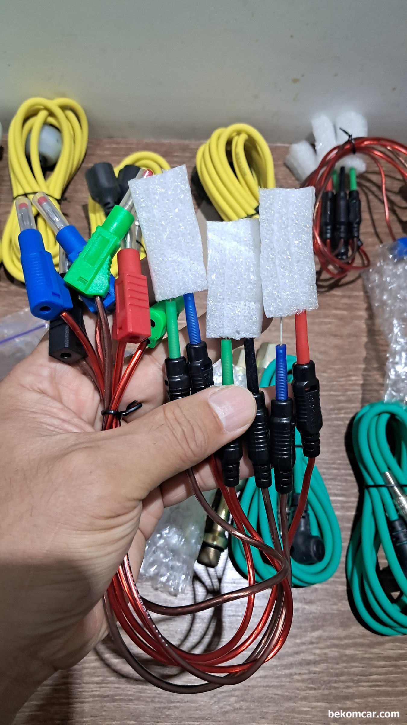 Martin Loren 2채널 HS512Max 자동차전용 오실로스코프, 5채널처럼 활용사례, ROTKEE 의 TL-MIX6 & TL-MIX4 특수 BNC 케이블 에 사용되는 탐침봉 이다. 4mm 잭이기에 모든 4mm 악세사리 사용이 가능하다. 베콤카는 ROTKEE 의 한국대리점 으로 제품을 수입 공급하고 있다.|베콤카 차량정밀진단