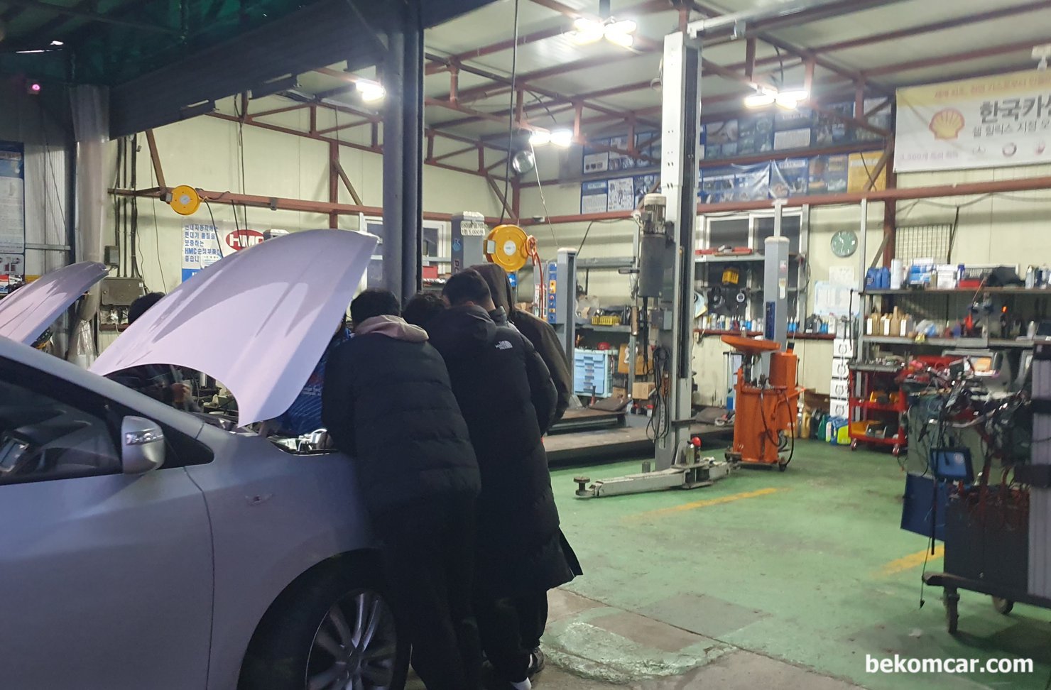 제 4회 베콤카 정비사 실화. 부조 워크샵, 전북 임실 한국모터스, 전북특별자치도 임실군 강진면 갈담1길 26 에 있는 한국모터스 정비소 에서 베콤카 정비사 워크샵 을 진행했다. 장소제공, 실험차량 제공 과 기타 워크샵에 필요한 사항은 한국모터스 대표님께서 전부 다 해 주셨다. 점심부터 저녁 11시까지 피자에 콜라 로 간식을 먹으면서 실화진단등 워크샵을 했다.|贝科姆汽车 (bekomcar)