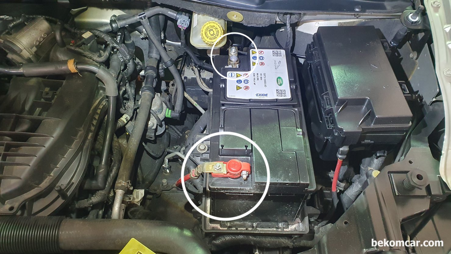 배터리 터미널 단자는 꼭 관심을 가지고 제대로 작업 필요, 시동 꺼질수 있음, 배터리 플러스 마이너스 단지 케이블 클램프는 꼭 제대로 된 제품을 사용하고 단단히 조여주어야 한다. 싸구려 저 품질 클램프는 단단히 조여지지 않고 운 없으면 고장이 날 수 있고 사고로 이어질 수 있다.|bekomcar.com