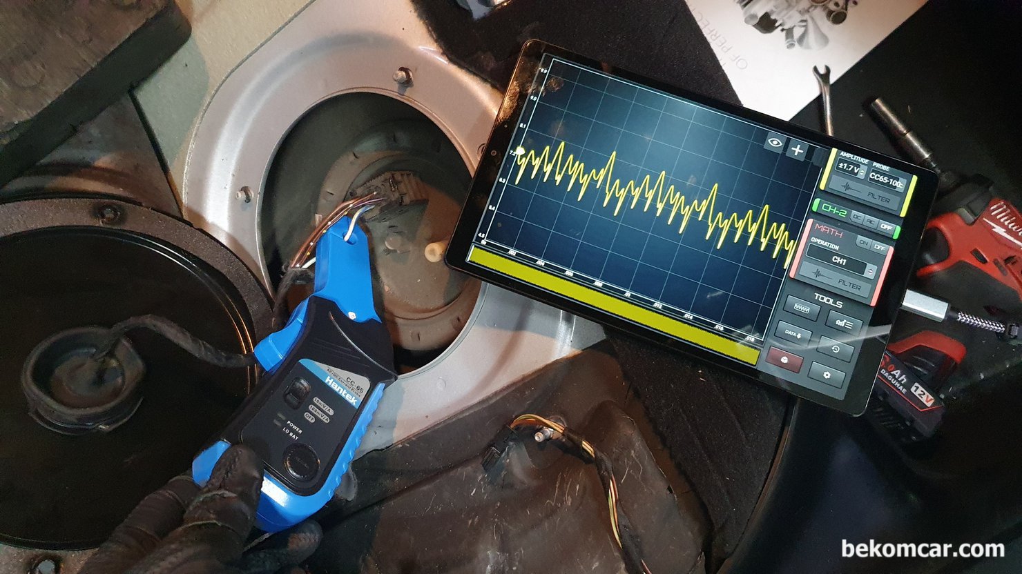 베콤카 현장출장 정비사 교육, 서울의 한 정비소, 베콤카 현장출장 정비사 교육으로 연료펌프 진단과정 실습이다. 연료펌프 파형기본 해석하는 방법도 함께 공유했다. 현업 정비사 이기에 모든 교육과정이 순조롭게 잘 진행되었다.|ベコムカー (bekomcar)