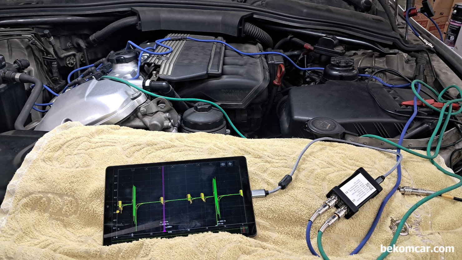 BMW E60 M54 점화코일 점화플러그 상태진단, 점화파형측정 기록, 점화코일 점화플러그 상태 진단 차량은 BMW E60 M54엔진, 약간 초록색 비슷해 보이는것이 #1번실린더 트리거 채널 (싱크채널)이고 파란색 BNC 케이블 (LX4)이 바로 1개 스코프 채널에 4개 실린더 점화파형을 동시에 측정하는 특수 프로브이다. 스코프는 HS512Max 자동차전용 오실로스코프 이다. 둘 다 국내 대리점으로 베콤카에서 수입공급하는 장비이다.|贝科姆汽车 (bekomcar)