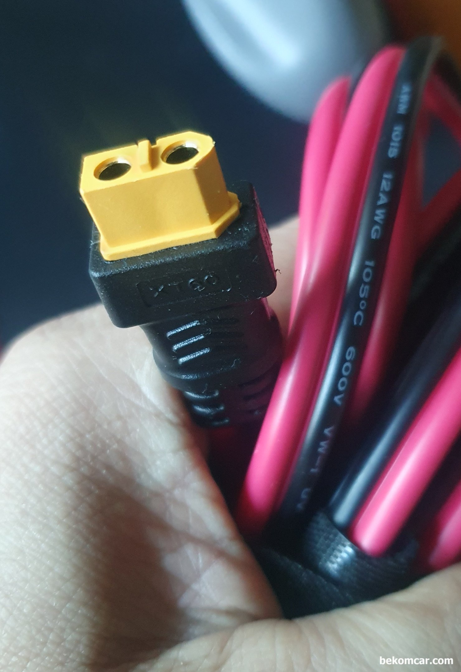 차량진단시 전원 접지 공급선 12AWG 6m XT60, XT60 6m 12AWG 전원 공급 케이블로, 암 수 XT60 코넥터 연결 부분이 매우 튼튼하게 되어 있다. 길이가 6m 이기 때문에 승용차등 정비시 매우 편이할 것이다. 그리고 기존에 3m 케이블에 연장하여 사용하면 9m 케이블이 된다. 소형 상용차 까지 활용이 가능 할것이다.|베콤카 차량정밀진단
