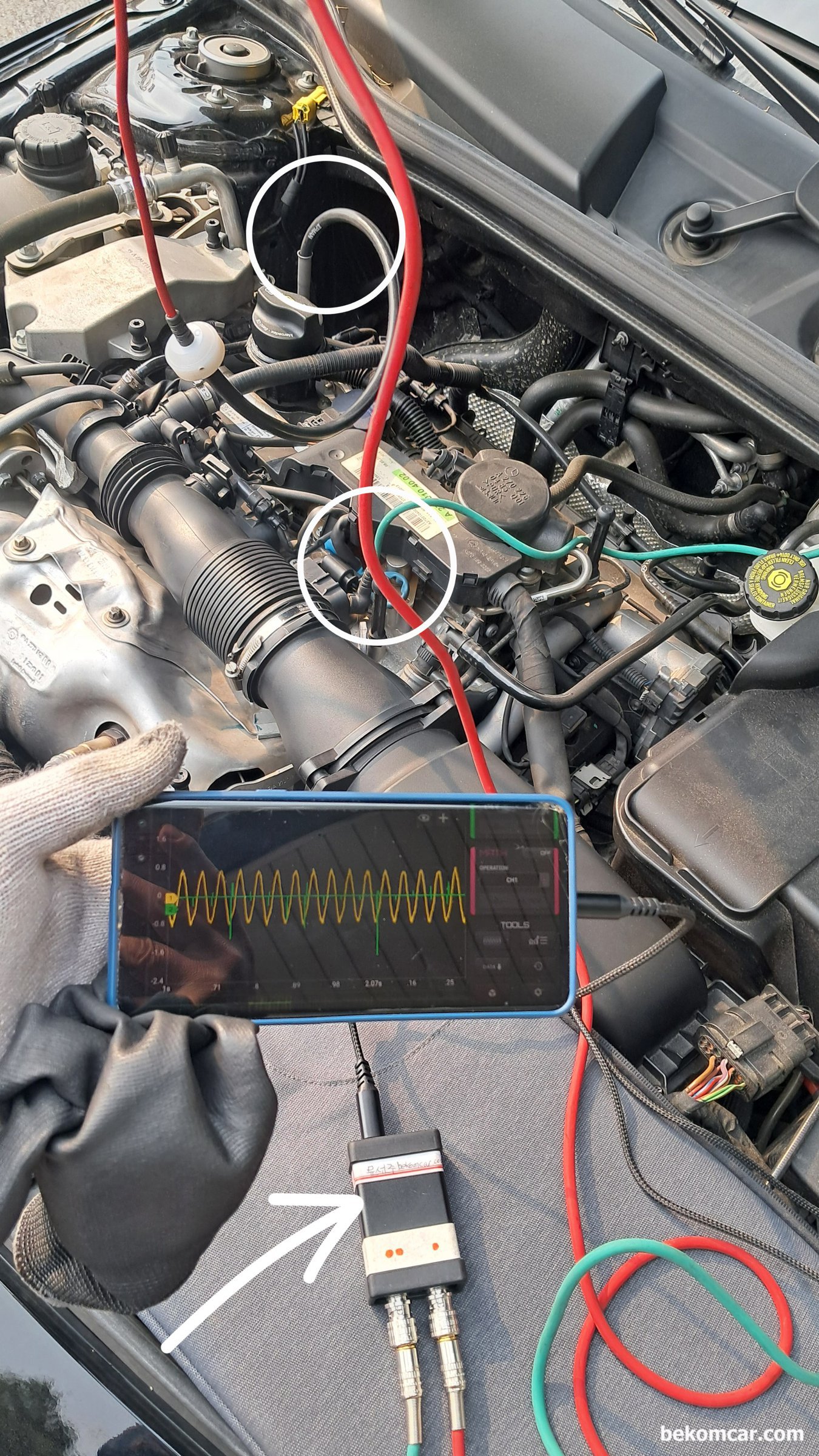 자동차전용 오실로스코프 & 실린더압축압력센서 등 정비사세트 AA 3세트 판매 (결제후 즉시 배송), 메르세데스 벤츠 차량 HS512Max 와 PDS 피에조 펄스센서 와 트리거채널용 LX1 프로브를 사용하여 블로우바이 가스 누설을 측정하고 있다.|베콤카 차량정밀진단