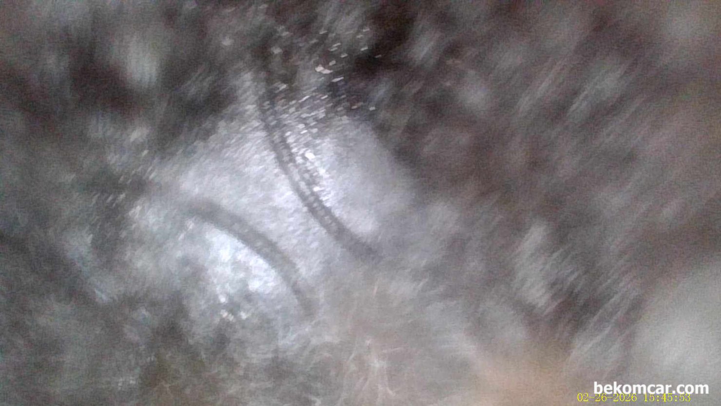 혼다 어코드 10세대 2.0T 간헐적 시동지연 내시경검사, 눈 바람 확인, 2018년 혼다 어코드 10세대 2.0T 간헐적 시동 지연 증상, 실린더 내시경 검사이다. #4번 실린더 밸브쪽 검사시 갑자기 눈 바람이 불고 있는 상태가 확인된다. 깜 놀 상태이다.|ベコムカー (bekomcar)