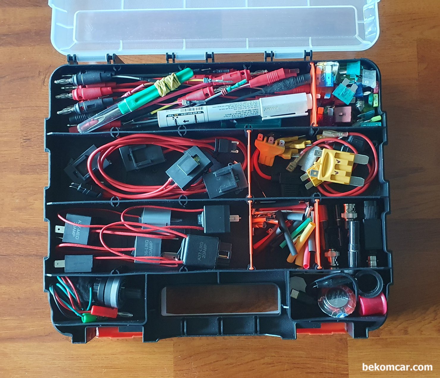 엔진 진단등 전기적 진단니 필수 연장정리, 휴즈점퍼 는 3개 다리가 있는것부터 다양하다. 유럽, 미국차량등 특이차량의 휴즈 릴레이 점검이 가능하다. 전기 공구함 정리가 잘 되어있어야 작업시 시간 절약이 된다.|ベコムカー (bekomcar)