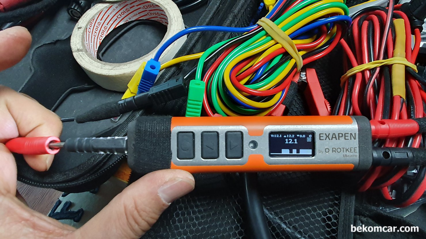 접촉불량등, 전기적 고장 진단시 가장 중요하지만 놓치기 쉬운것, ROTKEE ExaPen 전기회로 점검 장비, 여러 기능 중에서 배선 전압변동을 체크하는 기능이다. 세팅된 전압값에서 +-10% 벗어나면 알람이 울리고 그래프로 표시된다. 테스팅에 12.1V로 세팅했다. 이제 전압이 오르거나 내려가면 알람이 울린다. 베콤카는 ROTKEE 국내 대리점으로 각종 스코프 측정장비와 프로브를 수입 공급하고 있다.|ベコムカー (bekomcar)